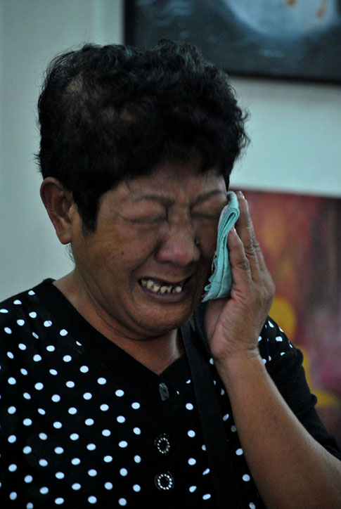 Renemelda Abiva, mother of Rene Boy who travelled all the way from Aritao, Nueva Viscaya, cried as she appealed for the immediate relase of her son. (Macky Macaspac)