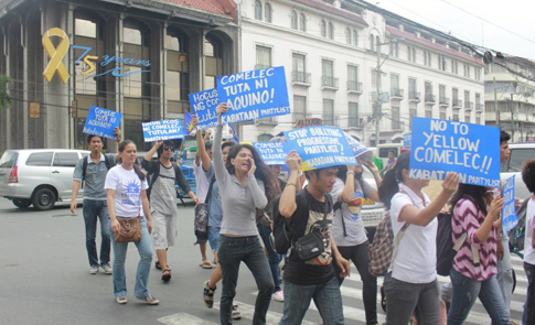 Youth activists picket the main office of Commission on Elections (Comelec) in Intramuros, Manila to denounce politically-motivated "Comelec harassment". (Contributed Photo)