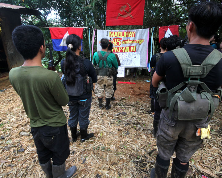 Pormasyong militar ng mga miyembro ng NPA para sa anibersaryo ng CPP. (Boy Bagwis)