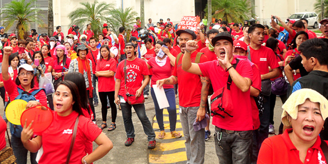 Protesta ng mga manggagawa ng NXP noong Hunyo. PW File Photo
