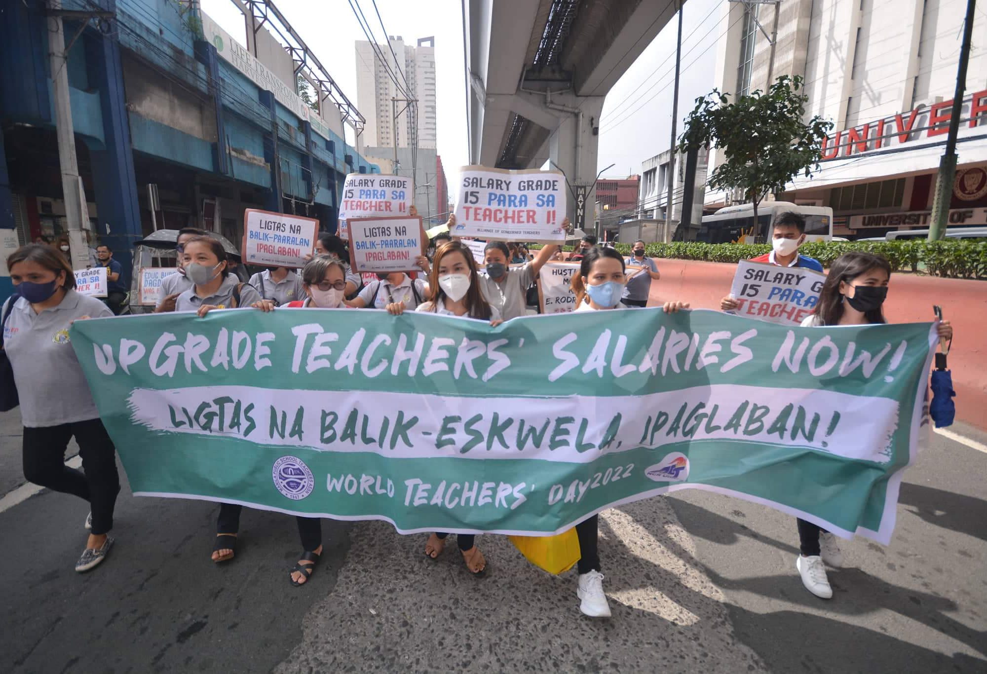 teachers hold protest during world teachers day