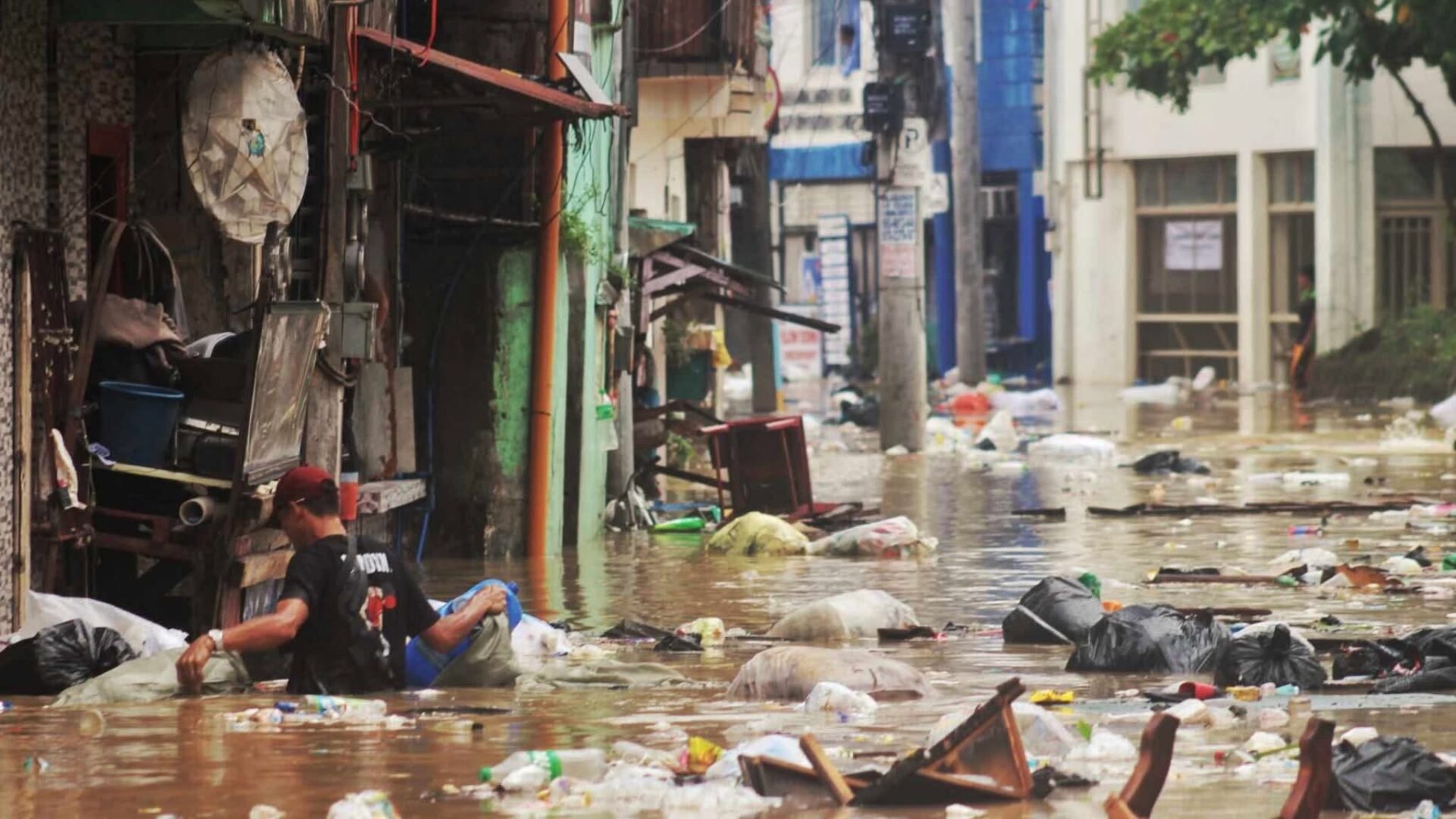 Pagbaha sa Tumana nitong Ago. 10 matapos ang tuloy-tuloy na pagbuhos ng ulan, at ang pagkasira ng dalawang pumping stations. Larawan mula sa Kabataan Partylist Marikina